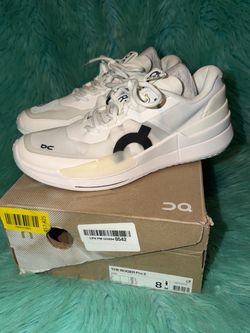 NIB ON The Roger Pro 2 Running White Sneakers with Black Accent Mens