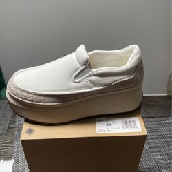 UGG SLIP ON SHOE
