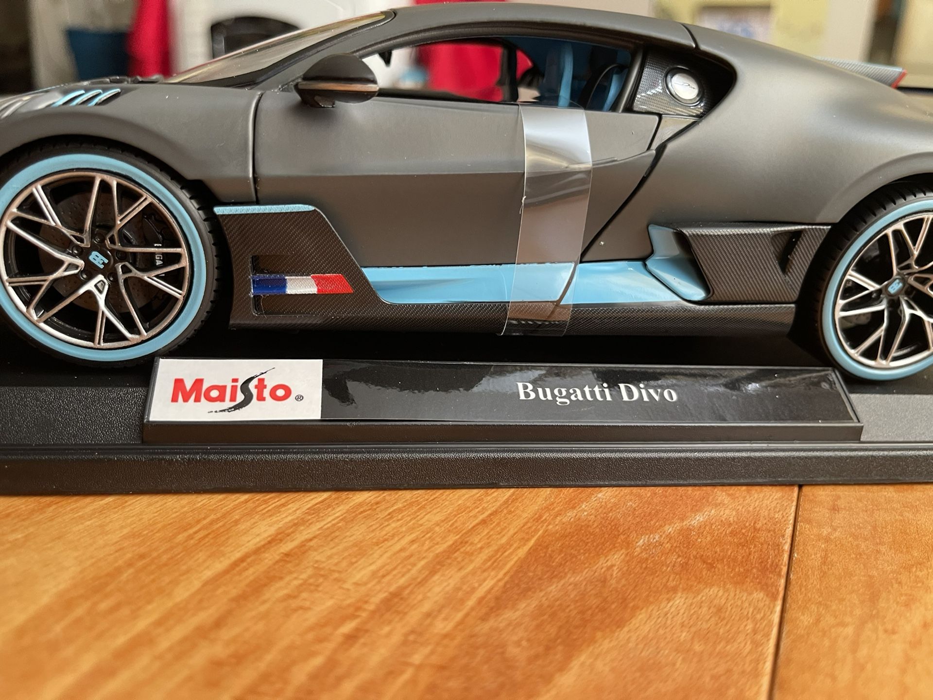 Maisto 1:18 Bugatti Divo - Black 
