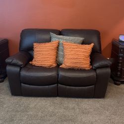 Recliner loveseat