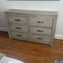 6 Drawer Dresser For sale 