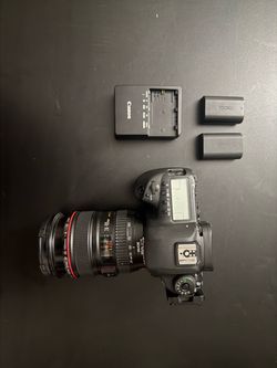 Canon EOS 5D Mark IV Full-Frame DSLR + Canon EF 24-105mm f/4L Lens