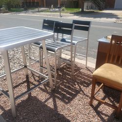 Free Patio Set And Some Furniture