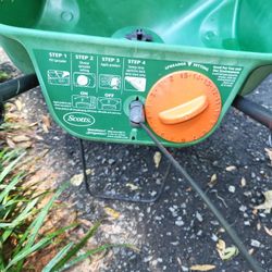 Fertilizer spreader