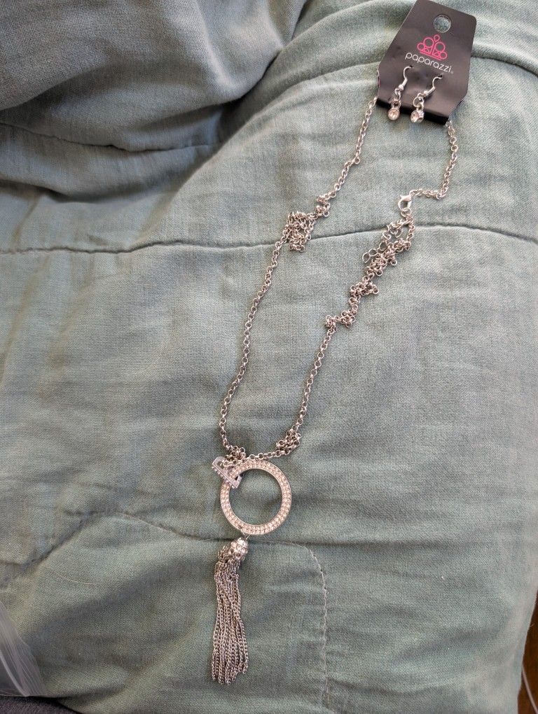 Brand New Paparazzi Silver Circle Dangle Necklace And Earring Set