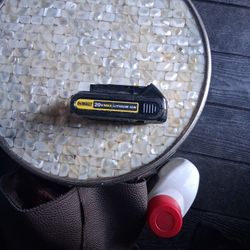 Dealt 20v Max Lithium Ion Battery In Great Cond 
