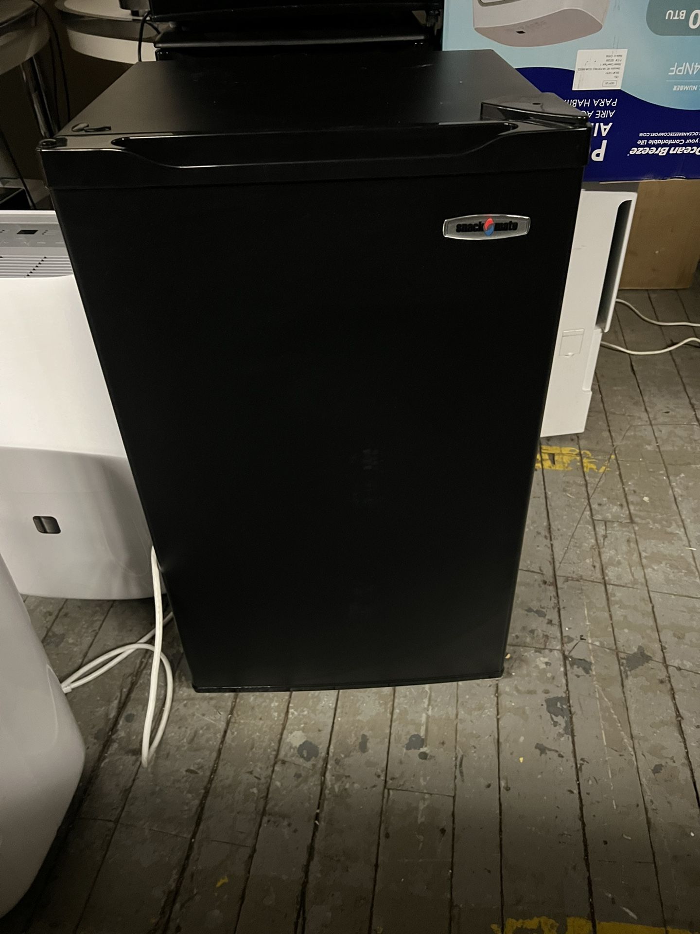 Mini Fridge New!!
