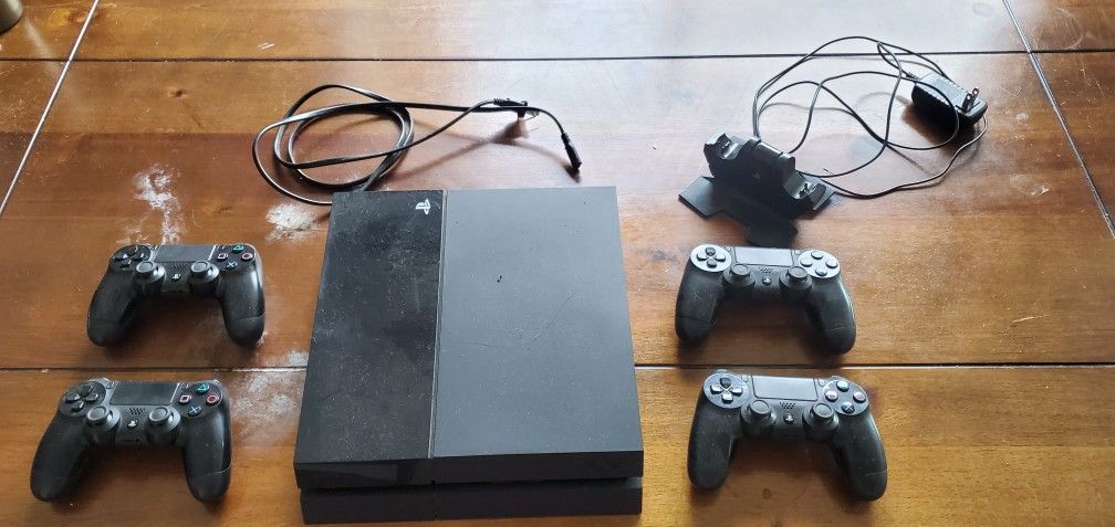 PS4 + 2 Controllers + Games