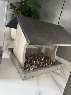 Birdhouse feeder & food