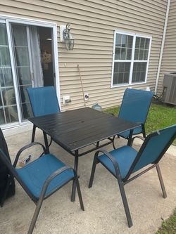 Outdoor Patio Table and 4 Chairs Set