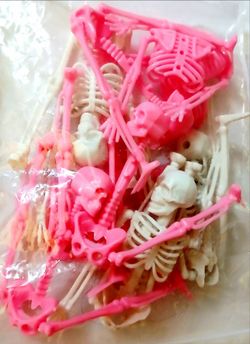 Assorted Bag of Bones Plastic Halloween Decorations - 1 Small Ziploc Bag