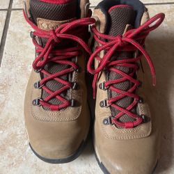 Columbia Hiking Boots Women’s 8.5wide