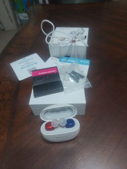 Aura Lids Bluetooth Hearing Aids APP Controlled Precise Fitting alnoise Reduction Bluetooth Streaming lP68 Waterproof UV Cleaning white Boston Cha