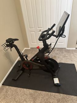 Peloton Like New!!