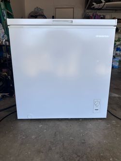 Insignia Chest Freezer 7 Cu. Ft.