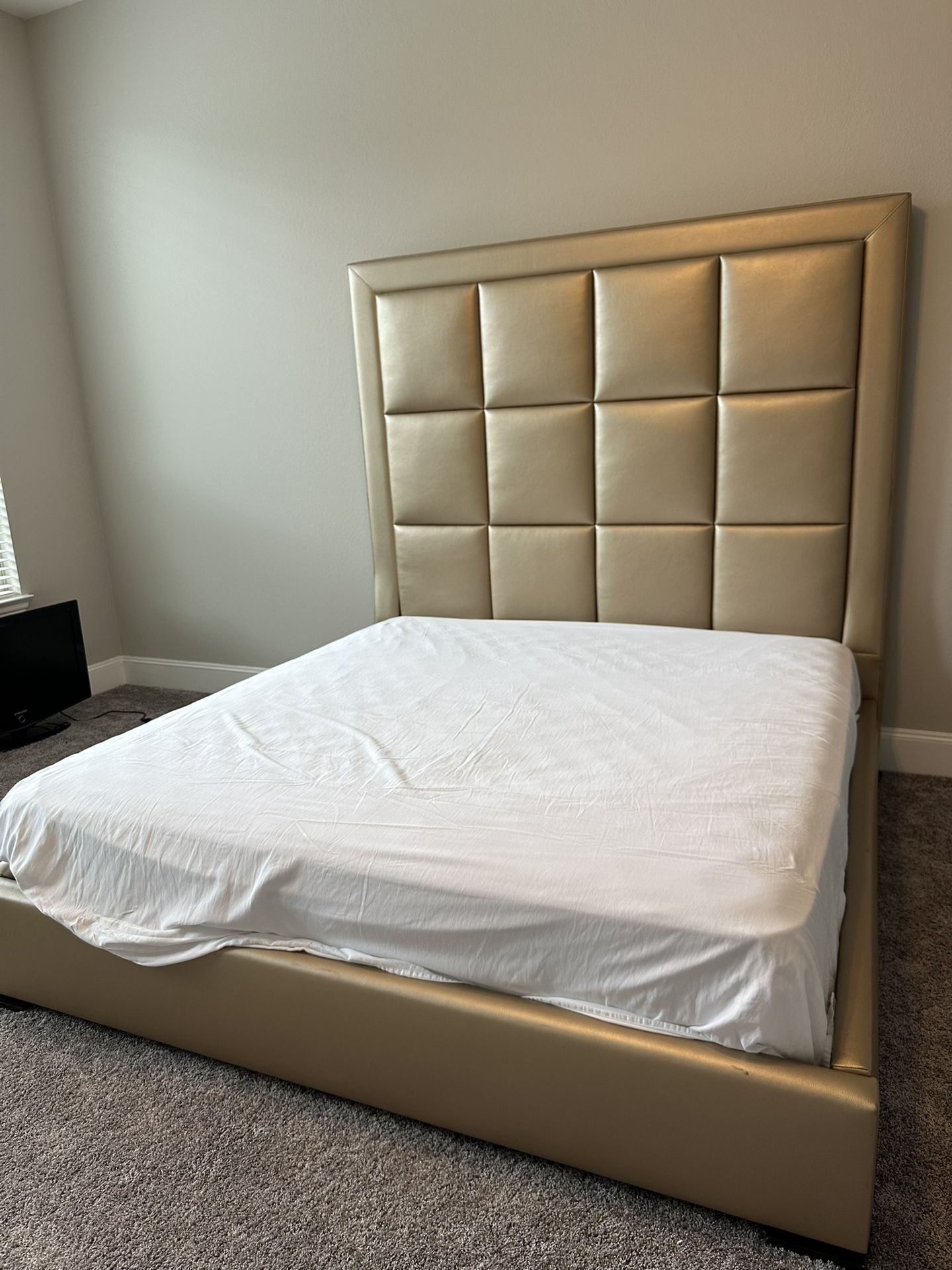 Noel headboard and bed frame