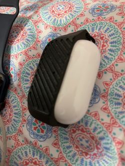 AirPods Pro (Left piece Missing)