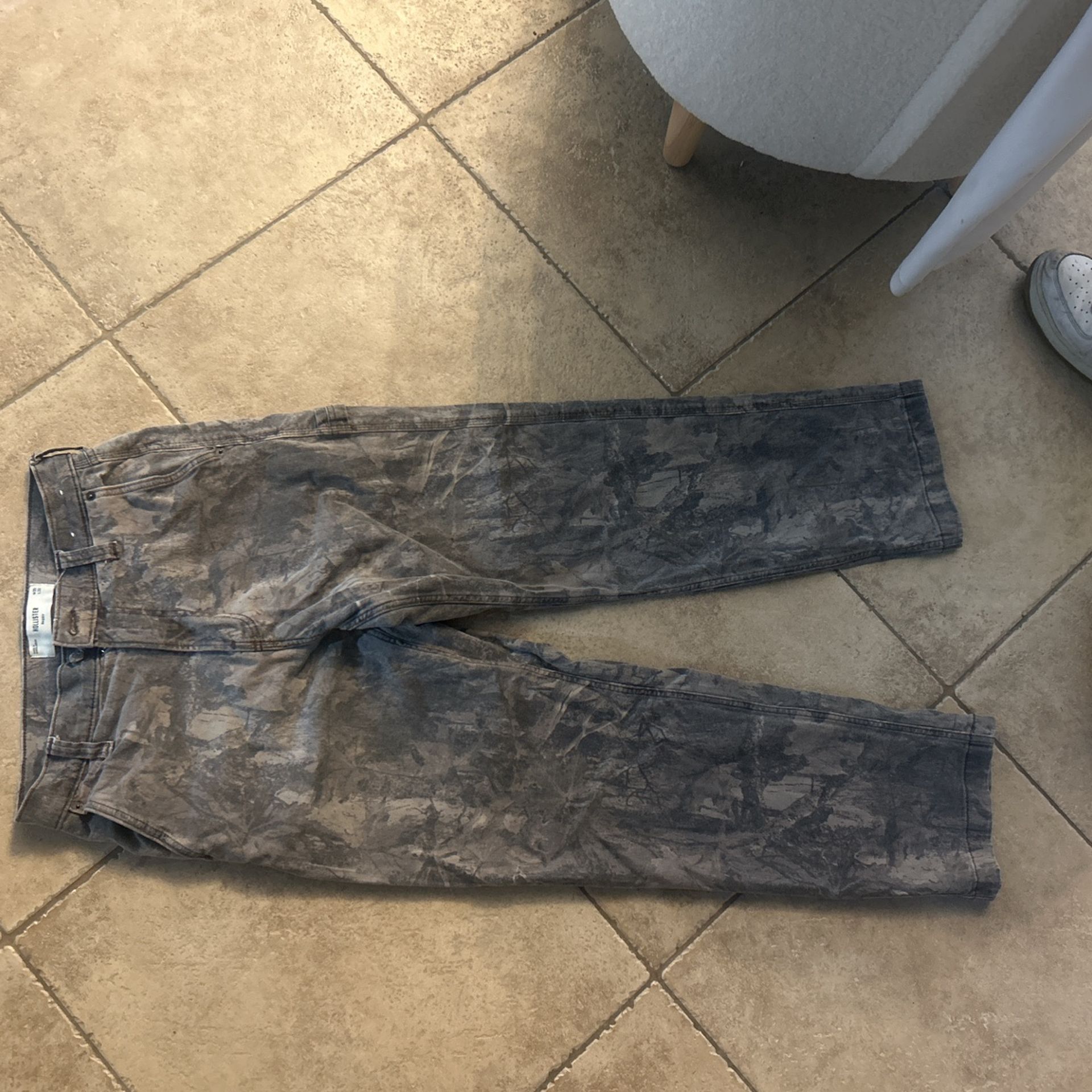 holister camo pants