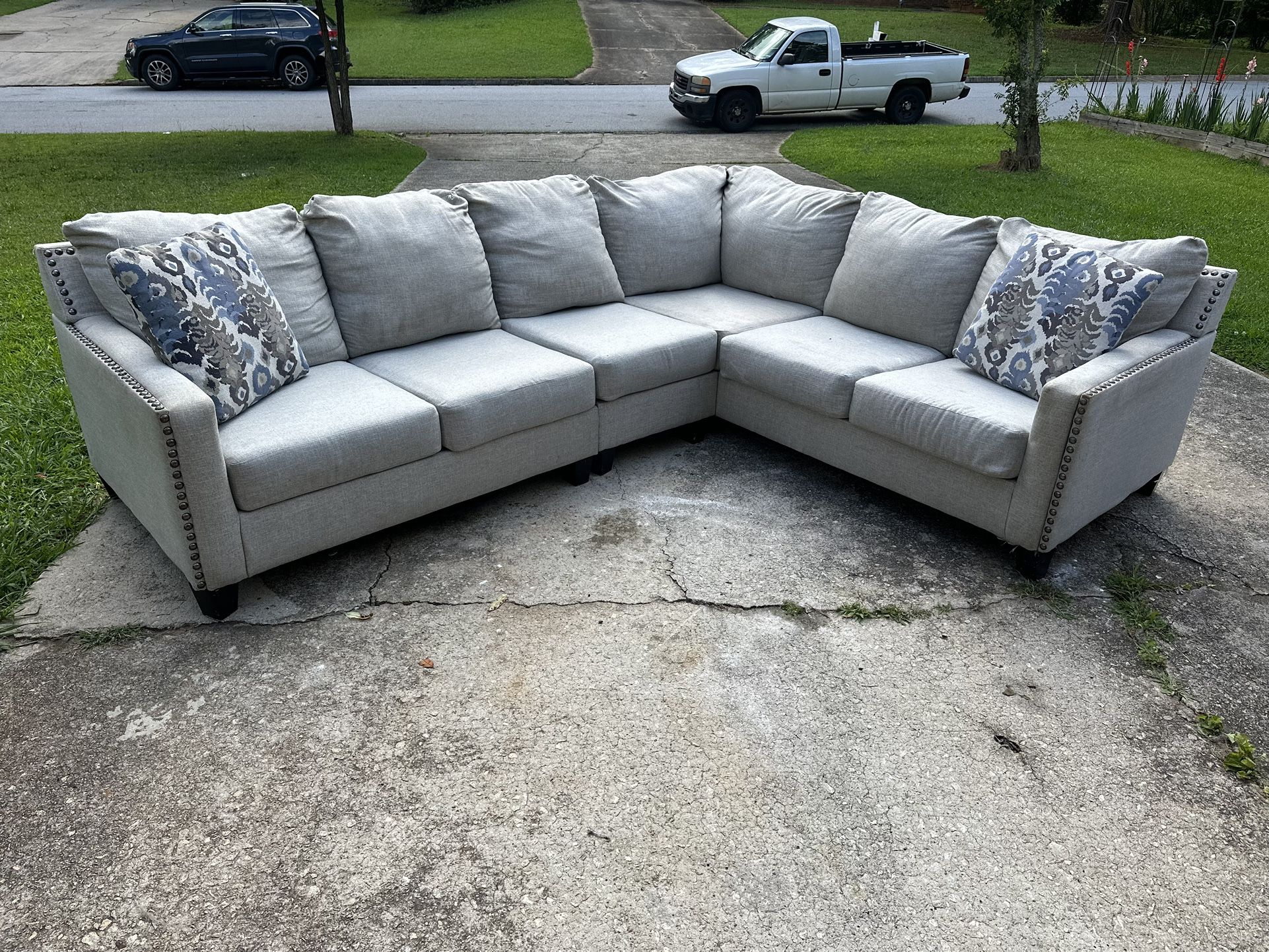 Grey Sectional With Free Delivery 🚛