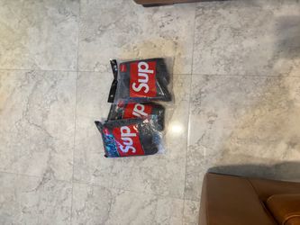 Supreme socks