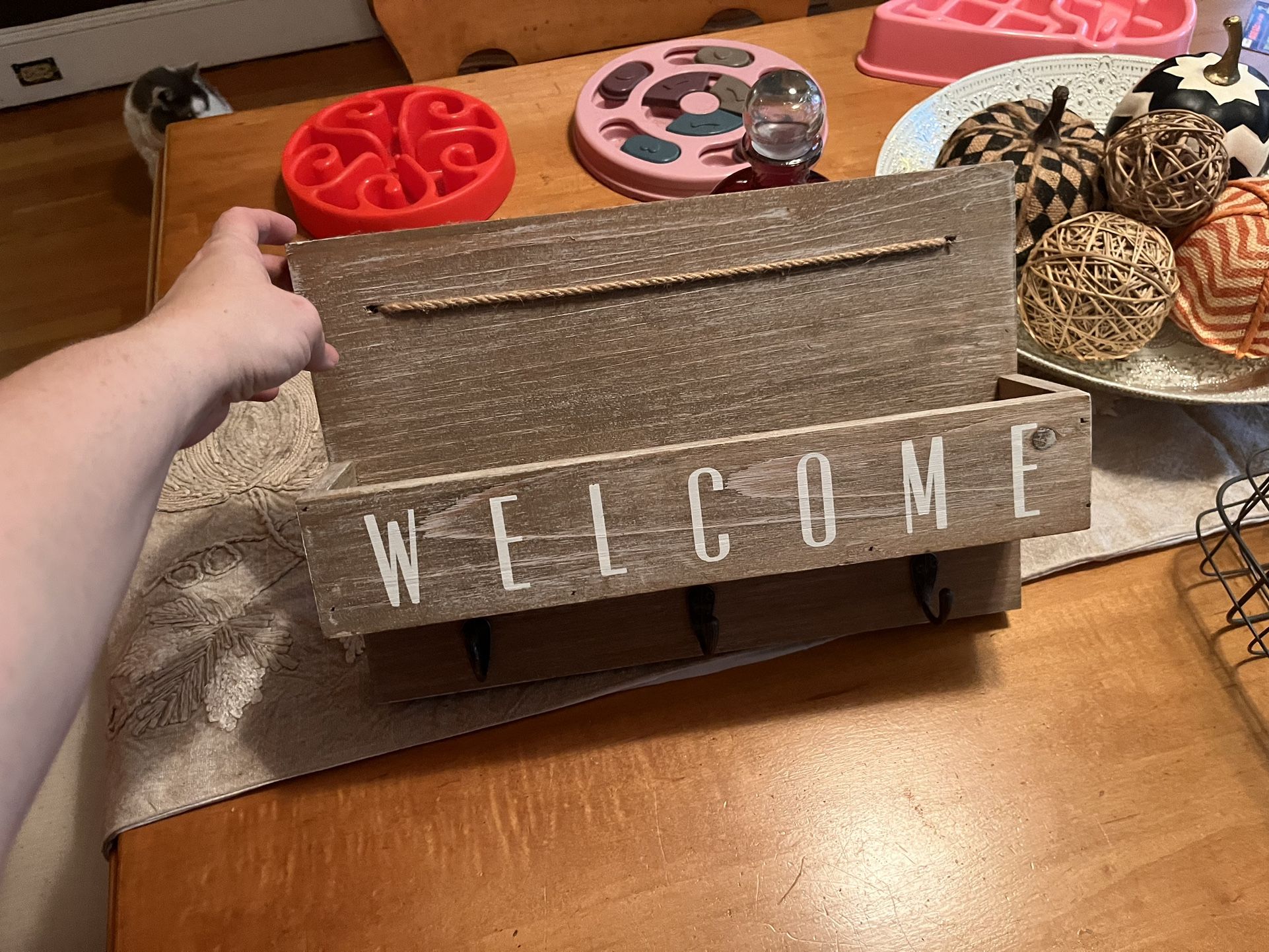 Welcome Wall Hanger With Hooks 