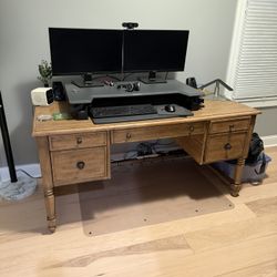 Light Wood Desk – Modern & Minimal