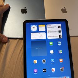 Selling iPads 10th Gen. 64GB Wifi and Cellular Colors Blue or Silver in Perfect Condition 