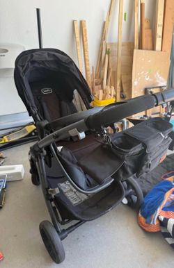 Pivot stroller