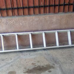 Escalera Aluminio 16 Pies De Largo En El Este De Los Ángeles
