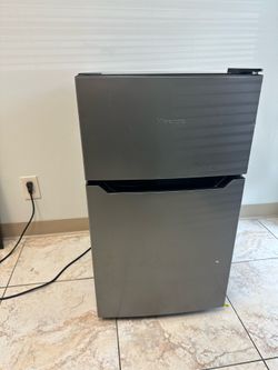 Hisense Mini Refrigerator and Freezer