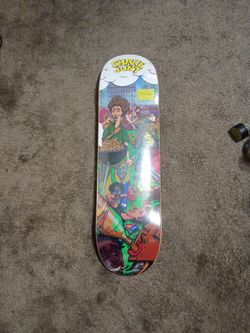 Shake junt skateboard