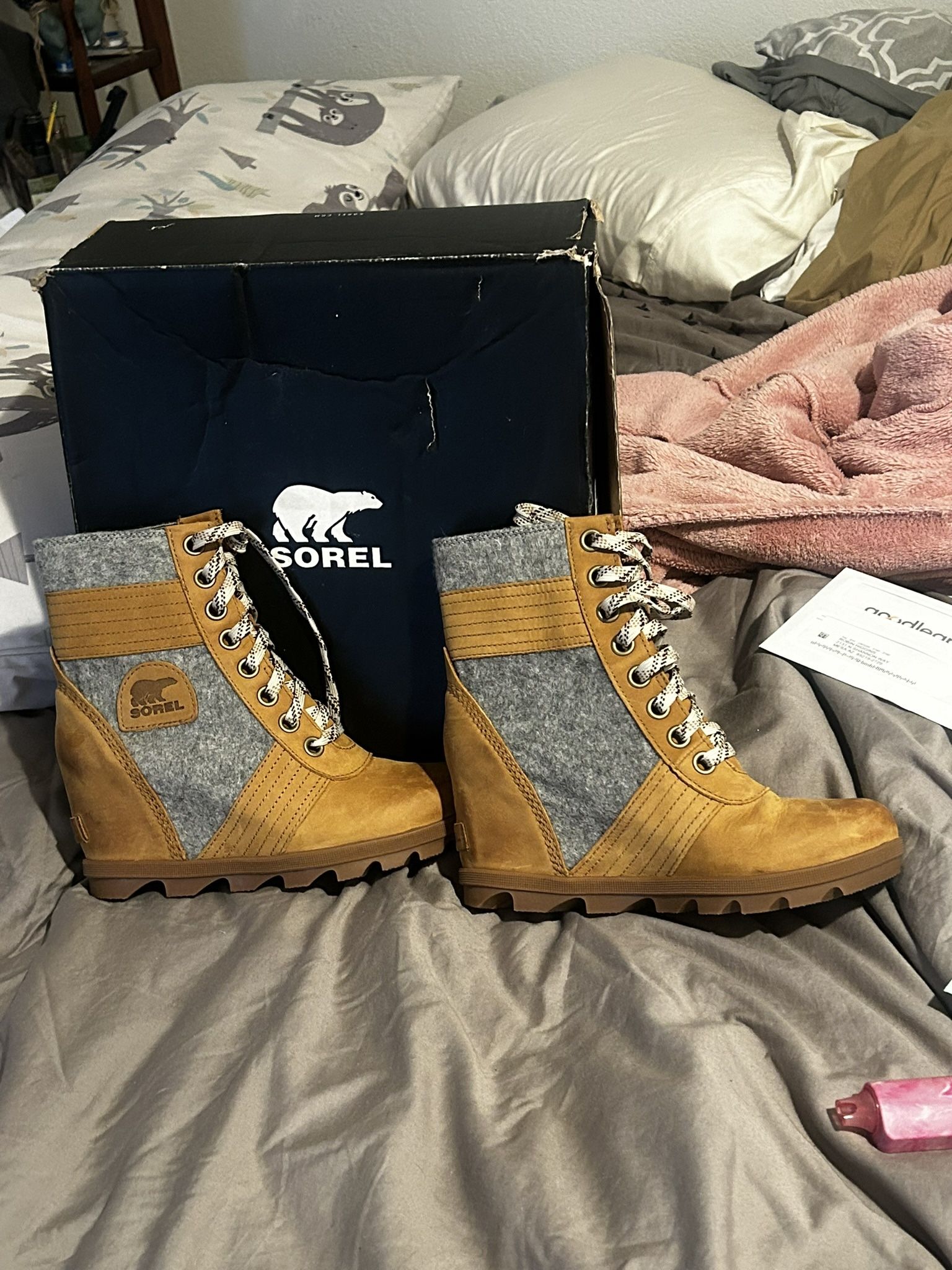 Sorel Hiking Boots LIKE NEW! $60