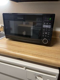 Frigidaire Black Countertop Microwave