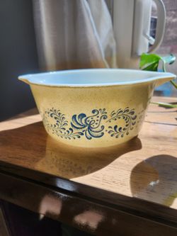 Pyrex Homestead Cinderella Mixing Bowl