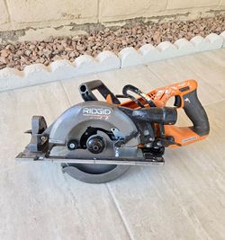 RIDGID 18V Brushless 7-1/4in Rear Handle Circular Saw