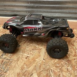 TRAXXAS MAXX RC 