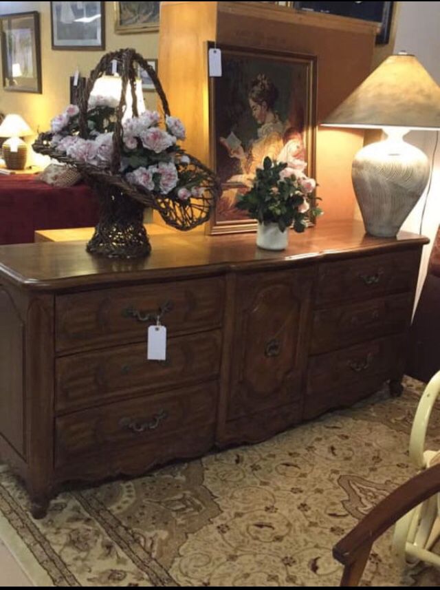 Antique Vanleigh Furniture Large Solid Oak Dresser / Sideboard