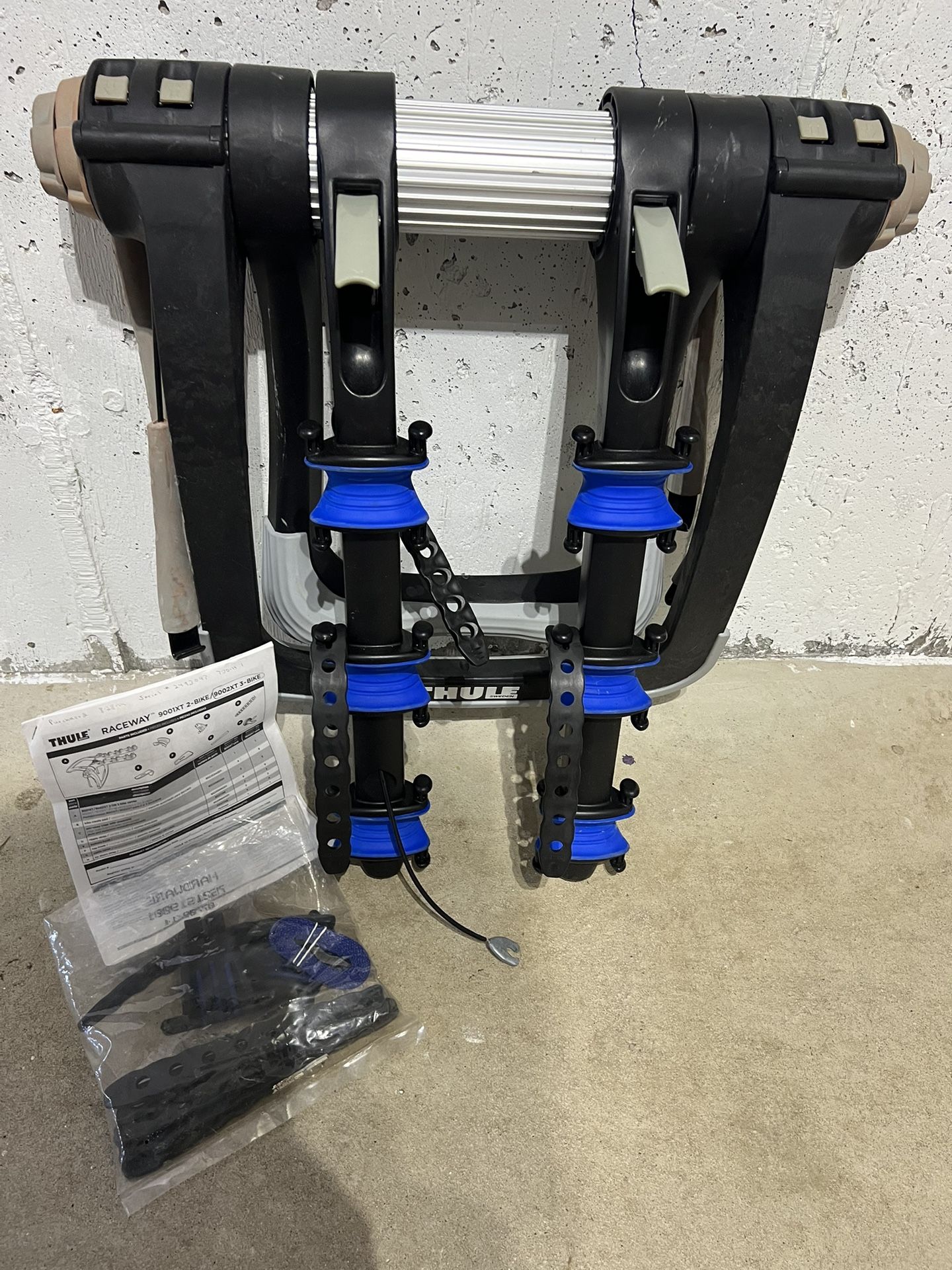 THULE RACEWAY PRO 3 W/ KEYS BIKE RACK TRUNK MOUNT