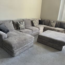 Gray Sectional Couch & Ottoman  Like-New