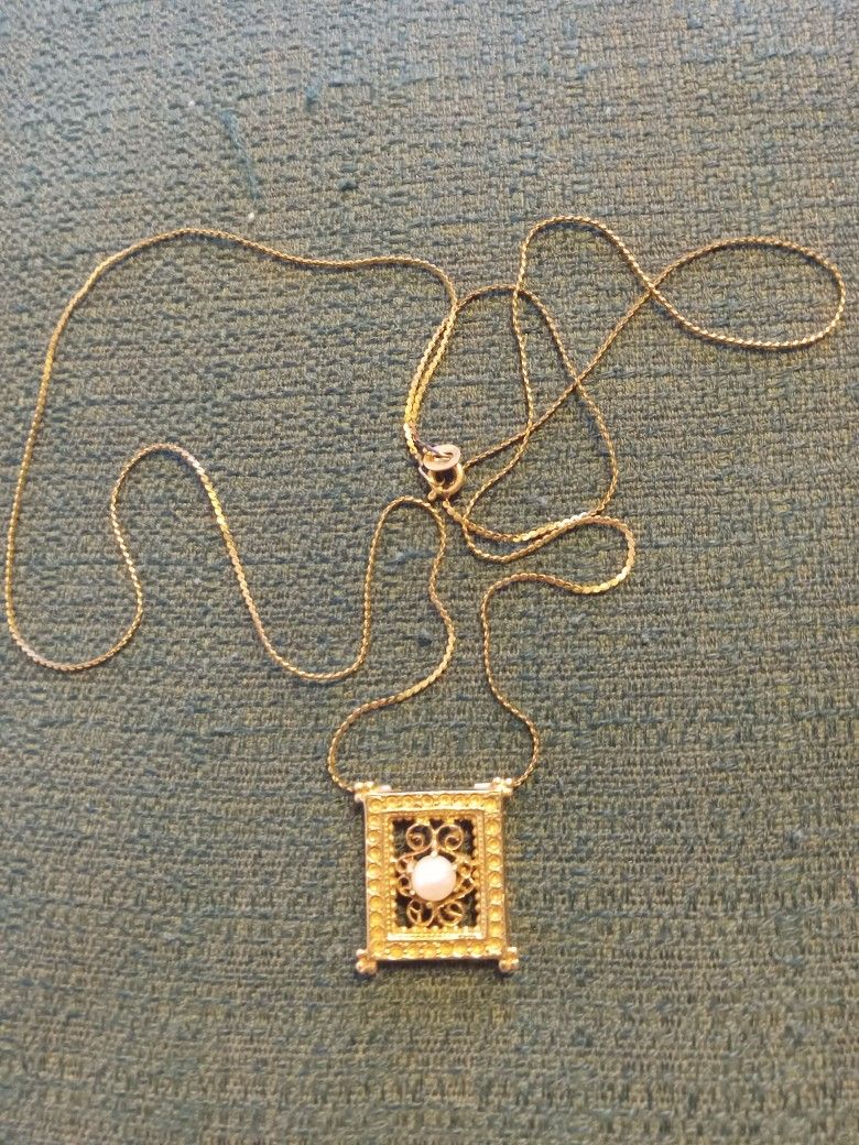 25 Inch Gold Chain With Antique Pearl Pendant