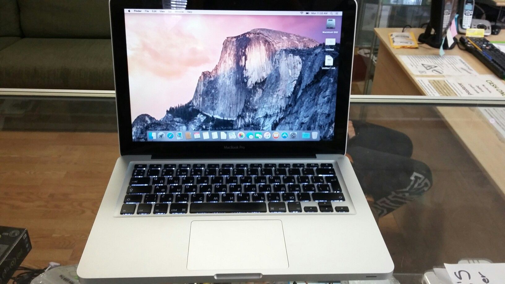 2009 Macbook Pro mid 2009 13 inch 2.26GHZ w/ Russian keyboard