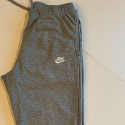 🔥 Nike Sweatpants Gray – Size Medium – Clean & Cozy