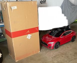 Tesla Model S Radio Flyer Kids Ride-on Car - Original packaging and accessories included