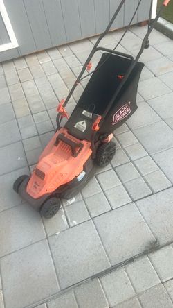 Electric lawnmower