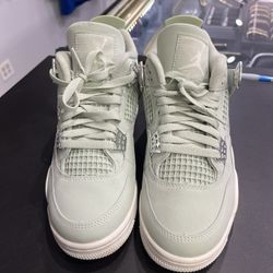 Gym shoes Size 7 (845509-1)
