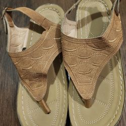 Womens Sz 11 Brown Orthopedic Sandals w Cute Wave Design Stitching, Low Wedge & Adjustable Hook Loop Design, worn *maybe* three times