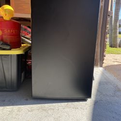 Walsh Refrigerator Model WSR35BK ,3.5 Cu Ft —6 Months Old