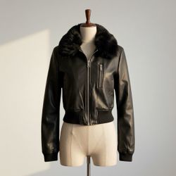 Forever21 Women's jacket with Faux Fur Collar size small