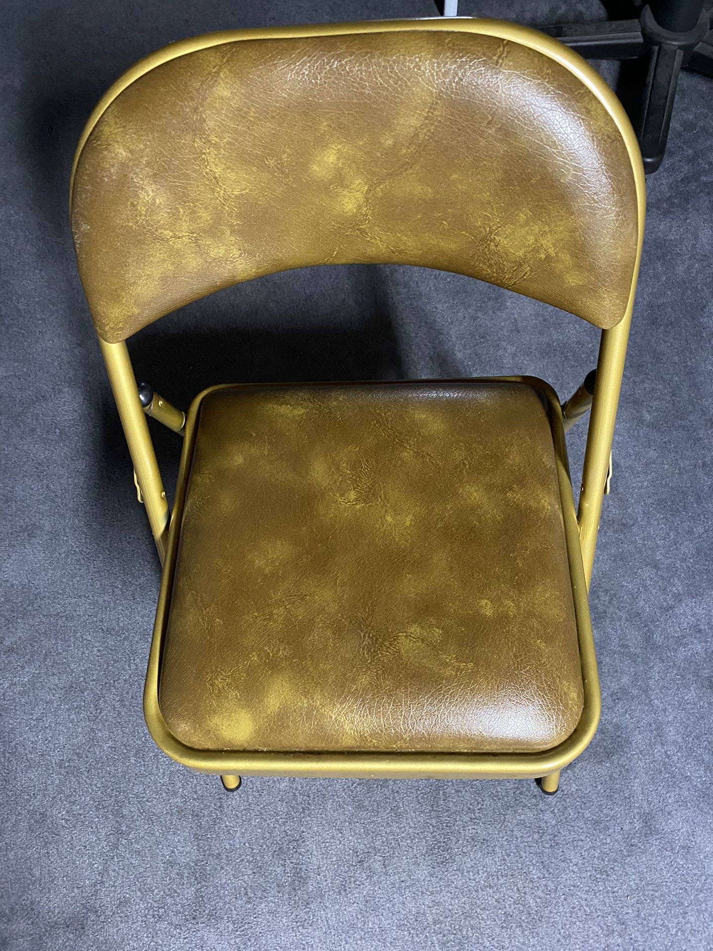 Meco 35 X 35 Table / 4 Chairs