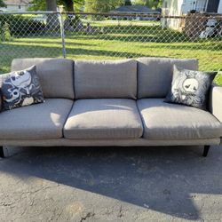 Modern 3-Seater Gray couch – Super Clean & Move-In Ready!